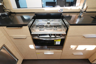 Gaskocher Mit 3 Kochfelden Und Ofen Kardanisch Und Fix Auf Hanse 510 Tropea Für Hochsee Skipper Training Meilentoern In Kroatien