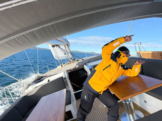 Vollspeed Amwind-Segeln Mit Bis Locker Ständig Über 8 Knoten Fahrt Und Professioneller Instruktor Am Erklären Auf Hanse 510 Tropea Bei Hochsee Skipper Training Meilentoern In Kroatien