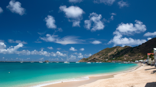 Grand Case Lagune Katamaran Ankerfeld Karibik Meilentörn