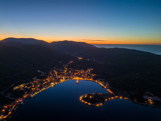 Bezauberndes Vis Und Vis Stadt In Der Nacht von Oben Bei Hochsee Skipper Training Meilentoern In Kroatien