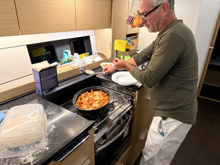 Profi Skipper Macht Pasta Al Forno Und Sauerteigbrot Auf Hanse 510 Tropea Bei Hochsee Skipper Training Meilentoern In Kroatien