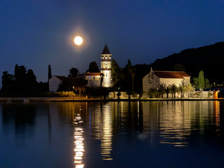 Vis Stadt Bei Nacht Übernachtung Mit Landausflug Mit Hanse 510 Tropea Bei Hochsee Skipper Training Meilentoern In Kroatien