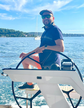 Meilentörn-Teilnehmer Am Steuer Unserer Hanse 510 In Kroatien